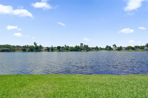 450 NW 106th Terrace Pembroke Pines FL 33026