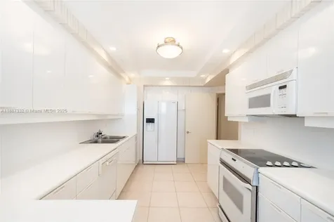 2000 Island Boulevard Aventura FL 33160