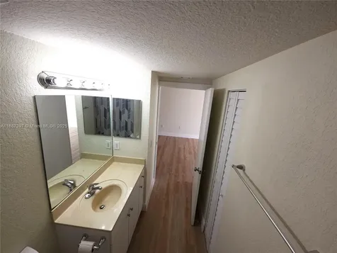 437 SW 7th Street Miami FL 33130