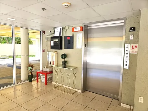 437 SW 7th Street Miami FL 33130