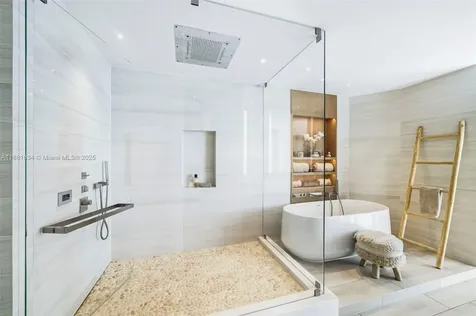 100 S Pointe Drive Miami Beach FL 33139
