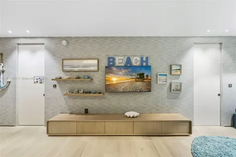 100 S Pointe Drive Miami Beach FL 33139