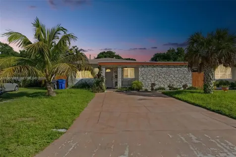 2831 Monroe Street Hollywood FL 33020