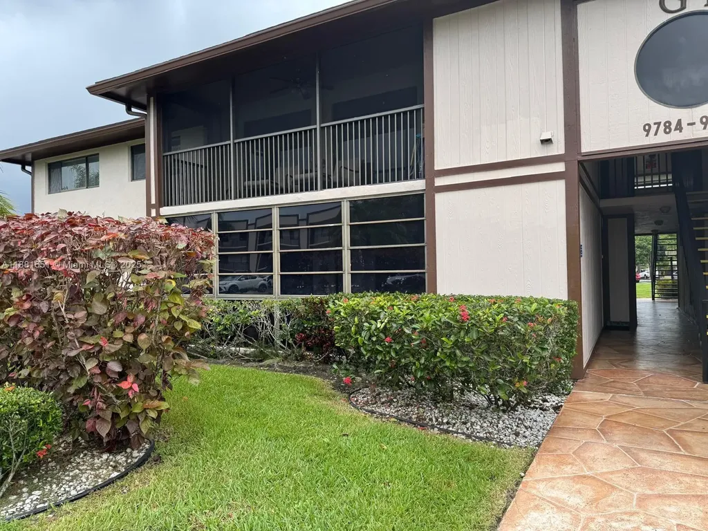 9794 N Belfort Circle Tamarac FL 33321