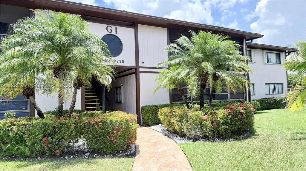 9794 N Belfort Circle Tamarac FL 33321