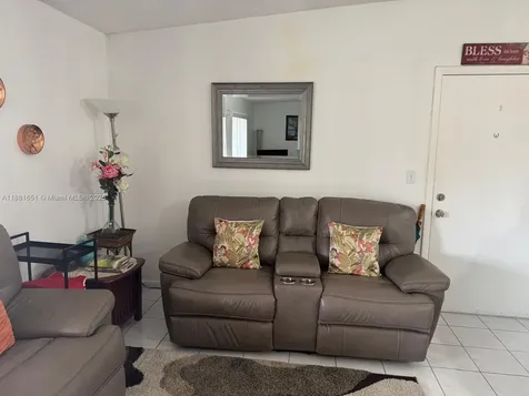 9794 N Belfort Circle Tamarac FL 33321