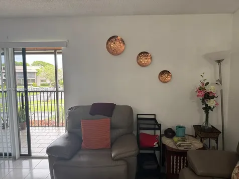 9794 N Belfort Circle Tamarac FL 33321
