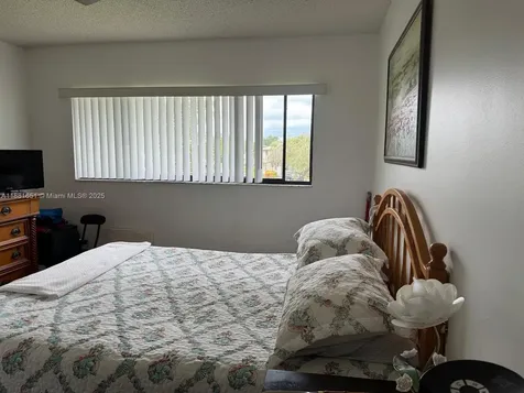 9794 N Belfort Circle Tamarac FL 33321