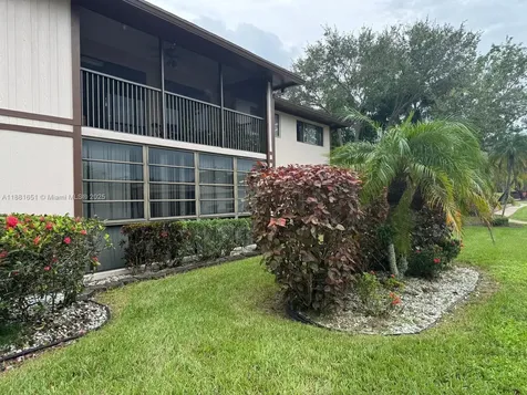 9794 N Belfort Circle Tamarac FL 33321