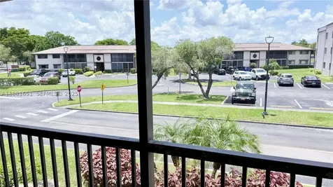9794 N Belfort Circle Tamarac FL 33321