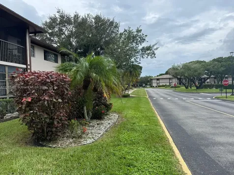 9794 N Belfort Circle Tamarac FL 33321