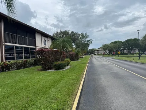 9794 N Belfort Circle Tamarac FL 33321