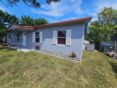 325 SW 80th Terrace North Lauderdale FL 33068