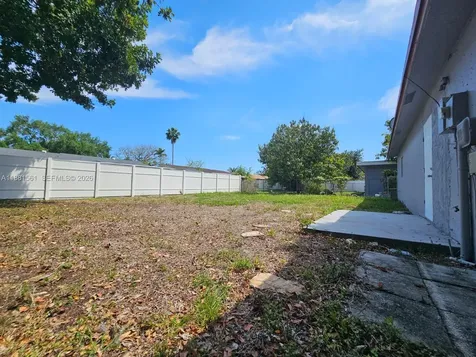 325 SW 80th Terrace North Lauderdale FL 33068