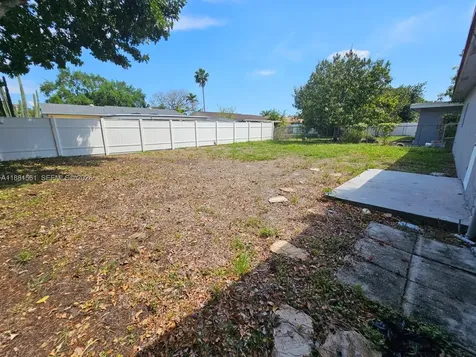 325 SW 80th Terrace North Lauderdale FL 33068