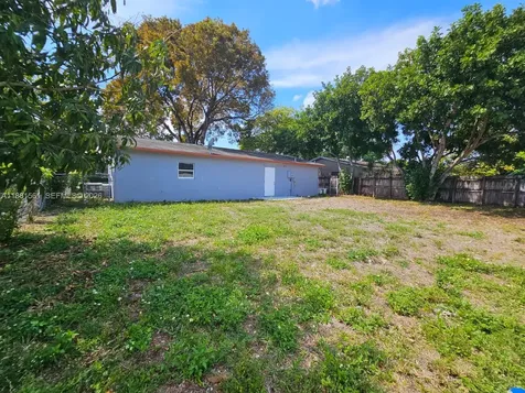 325 SW 80th Terrace North Lauderdale FL 33068