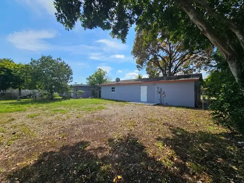 325 SW 80th Terrace North Lauderdale FL 33068