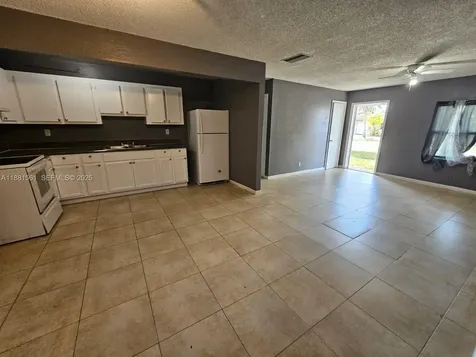 325 SW 80th Terrace North Lauderdale FL 33068