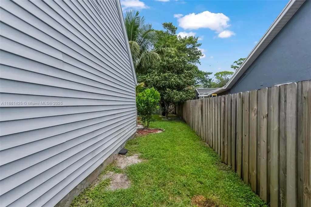 5119 Oak Hill Road Delray Beach FL 33484