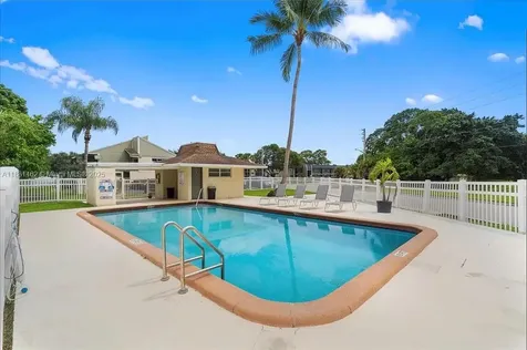 8105 Lagos De Campo Boulevard Tamarac FL 33321