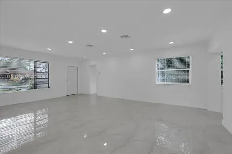 2960 NW 165th Street Miami Gardens FL 33054