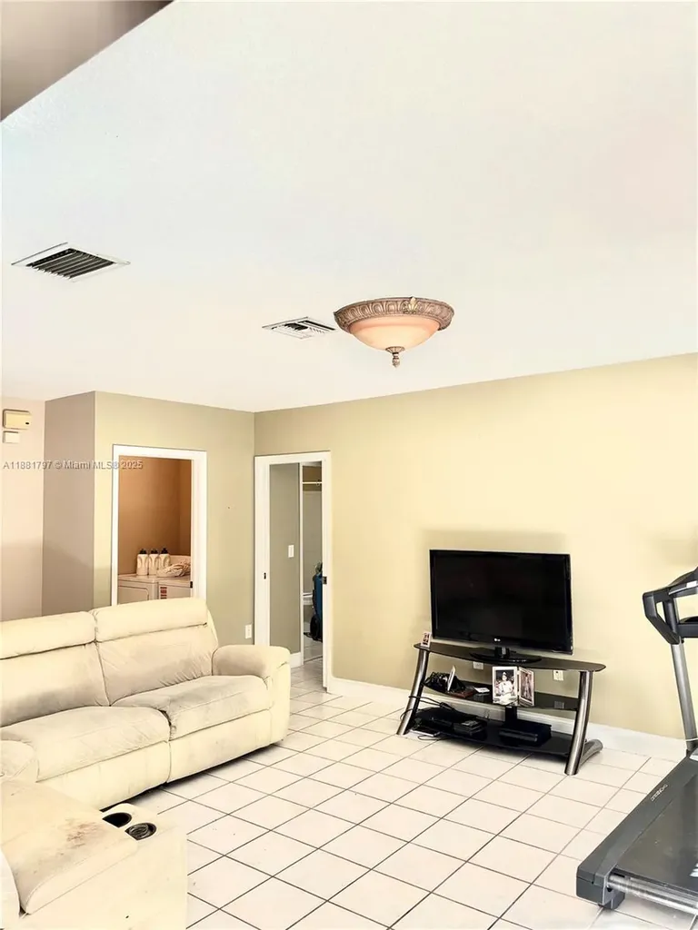 306 NW 115th Way Coral Springs FL 33071