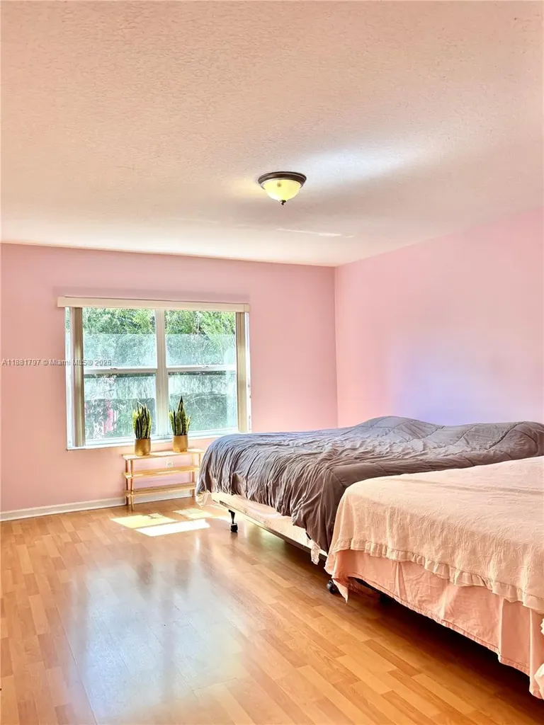 306 NW 115th Way Coral Springs FL 33071