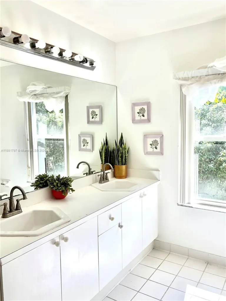 306 NW 115th Way Coral Springs FL 33071