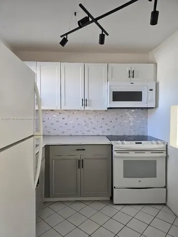 2831 E Sunrise Lakes Drive Sunrise FL 33322