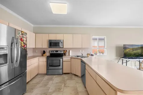 8883 NW 174th Terrace Hialeah FL 33018