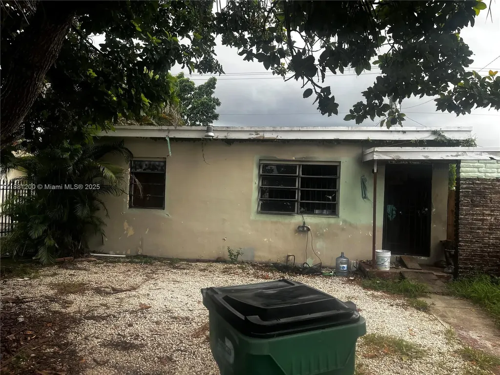 1132 NW 118th Street Miami FL 33168