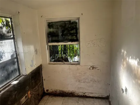 1132 NW 118th Street Miami FL 33168