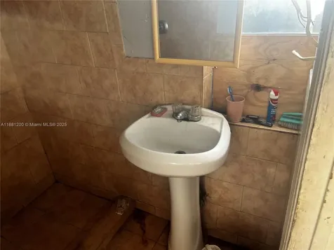 1132 NW 118th Street Miami FL 33168