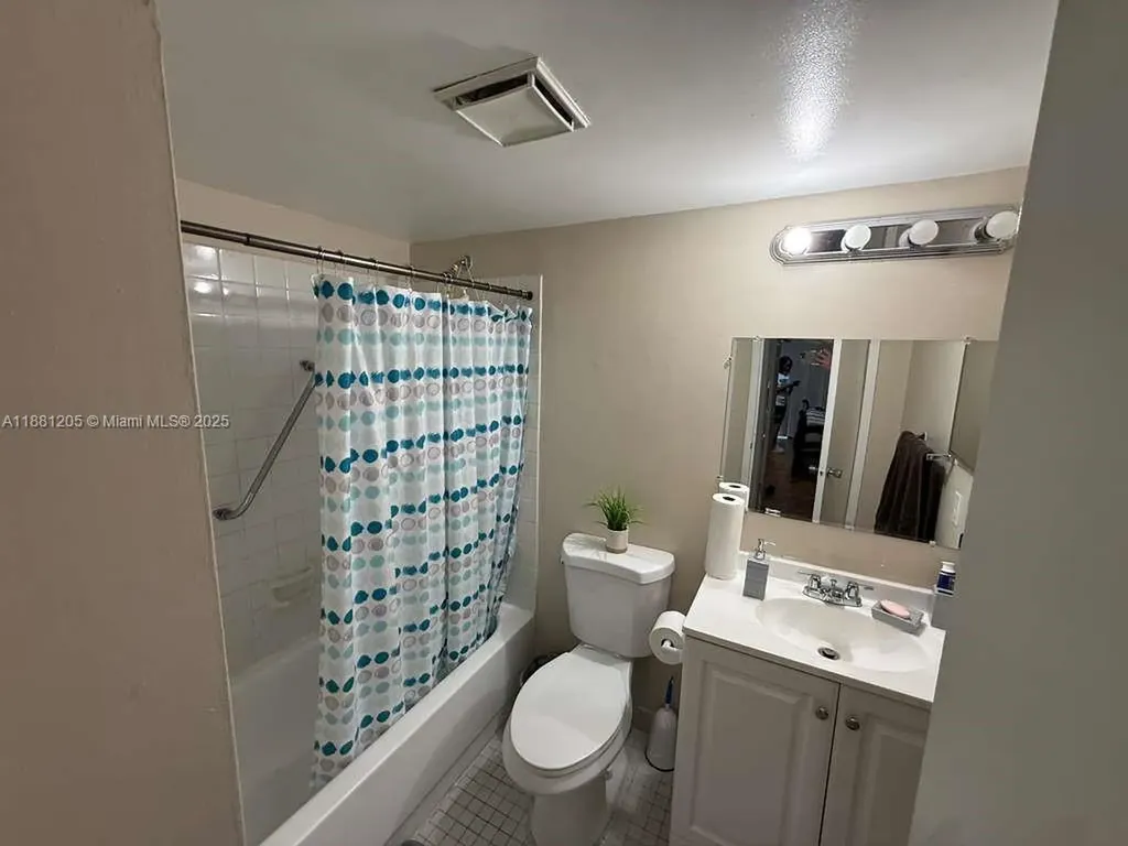 5915 Washington Street Hollywood FL 33023
