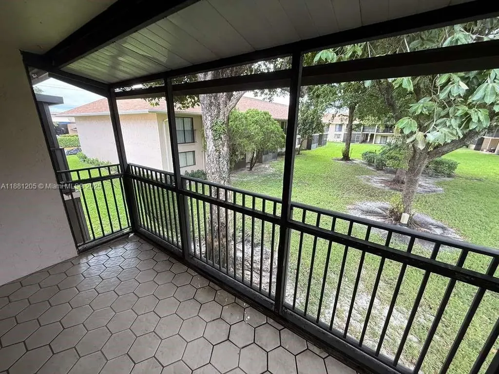 5915 Washington Street Hollywood FL 33023
