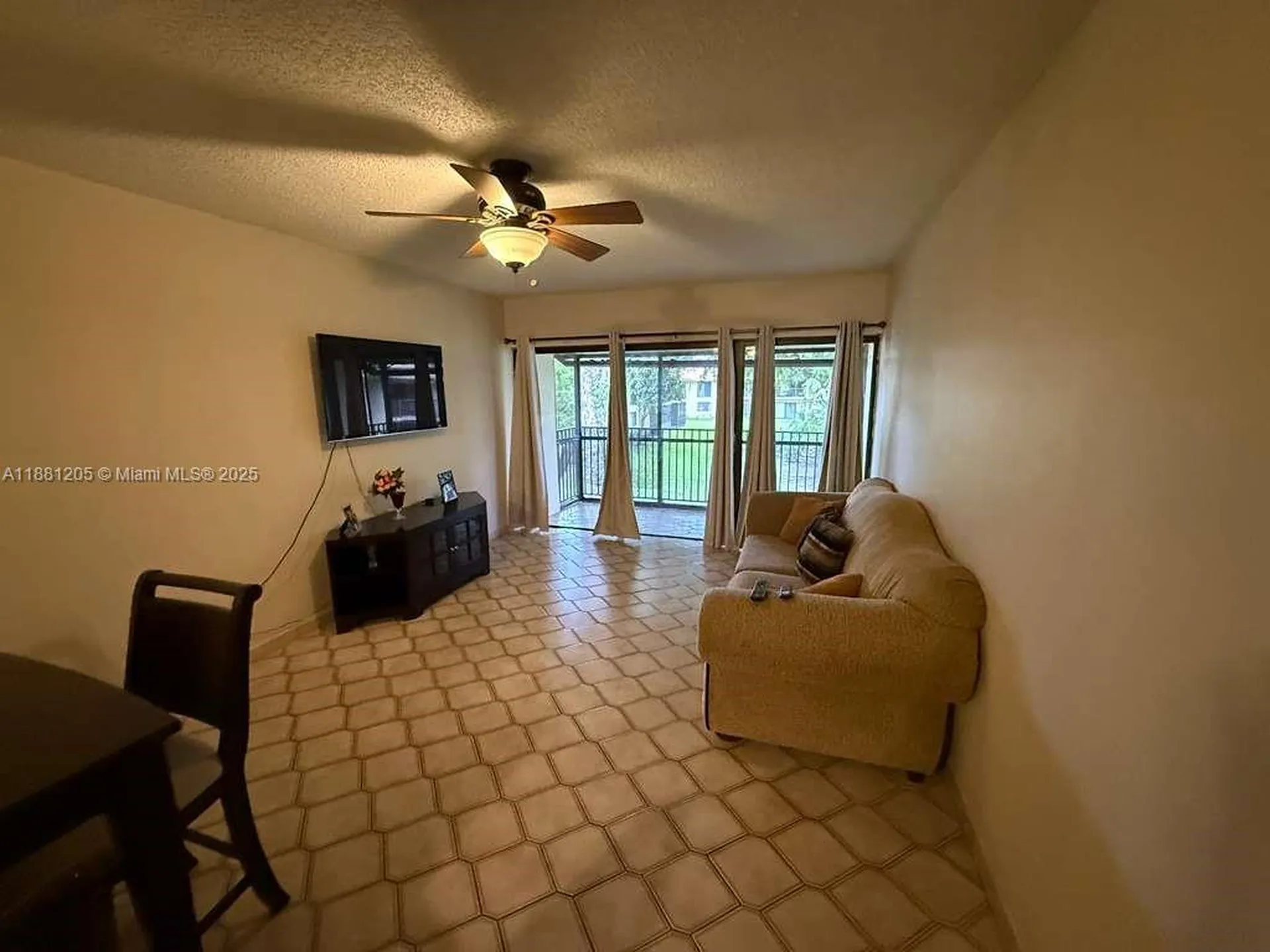 5915 Washington Street Hollywood FL 33023
