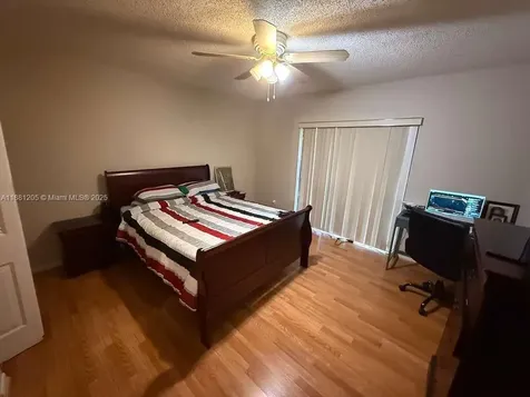 5915 Washington Street Hollywood FL 33023