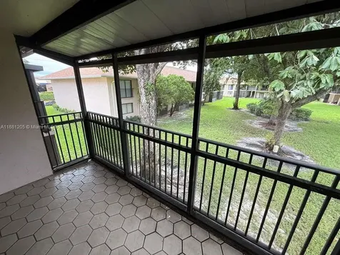 5915 Washington Street Hollywood FL 33023