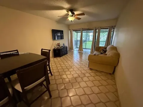 5915 Washington Street Hollywood FL 33023
