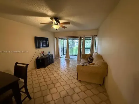 5915 Washington Street Hollywood FL 33023