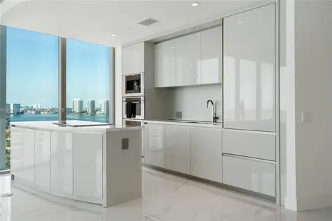 18975 Collins Avenue Sunny Isles Beach FL 33160
