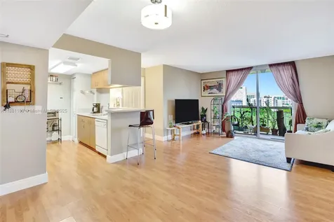 816 NW 11th Street Miami FL 33136