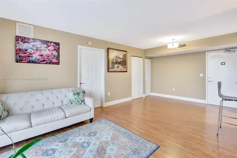 816 NW 11th Street Miami FL 33136
