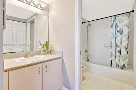 816 NW 11th Street Miami FL 33136
