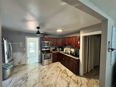 619 SW 10th Street Delray Beach FL 33444