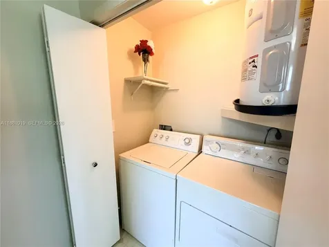 4007 NW 87th Avenue Sunrise FL 33351