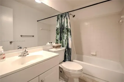 7652 S Pinewalk Drive S Margate FL 33063