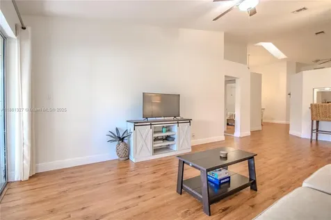 7652 S Pinewalk Drive S Margate FL 33063