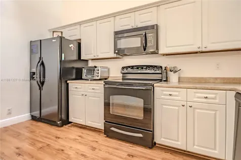 7652 S Pinewalk Drive S Margate FL 33063