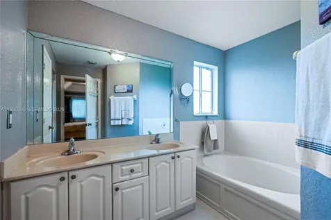 13704 S Garden Cove Circle Davie FL 33325